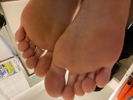 Nacktes geleaktes OnlyFans-Foto von Marias Feet Pics 