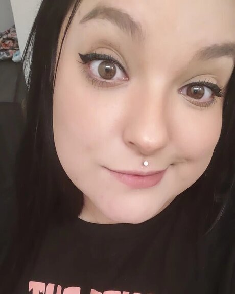 Nacktes geleaktes OnlyFans-Foto von M0rvida