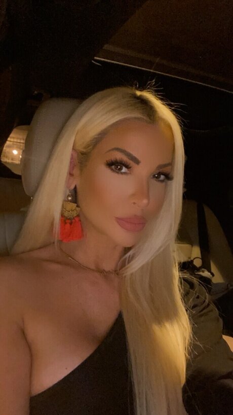 Nacktes geleaktes OnlyFans-Foto von Blondbmbshel
