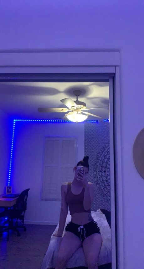 Nacktes geleaktes OnlyFans-Foto von Hallie