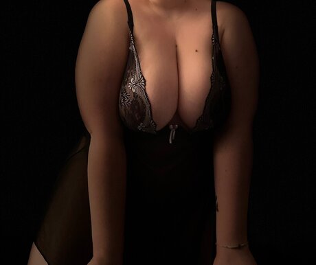 Nacktes geleaktes OnlyFans-Foto von Selene