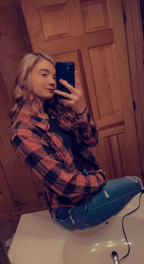 Nacktes geleaktes OnlyFans-Foto von Kaitlin Lloyd