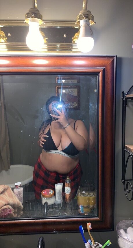 Nacktes geleaktes OnlyFans-Foto von Kira