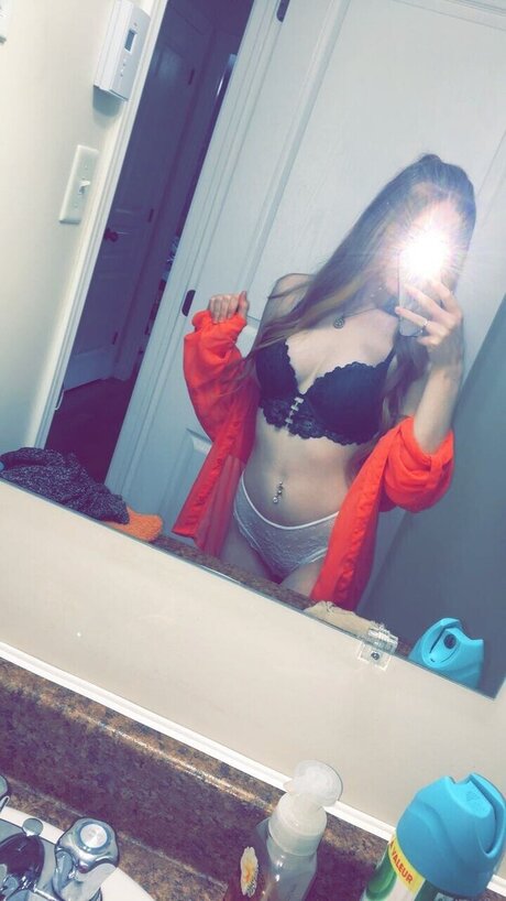 Nacktes geleaktes OnlyFans-Foto von Hunnie Bunnie