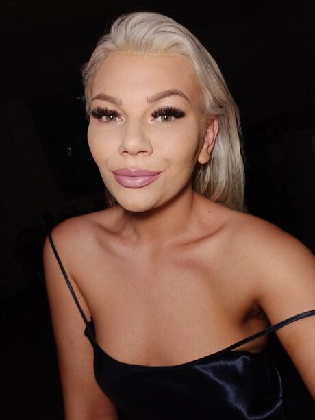 Nacktes geleaktes OnlyFans-Foto von Elena Blondie
