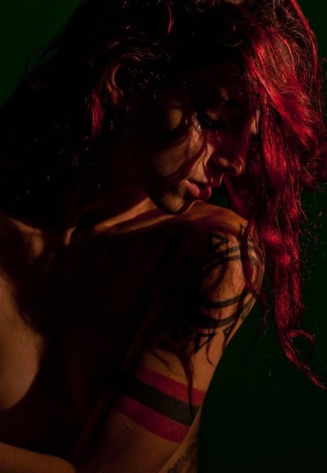 Nacktes geleaktes OnlyFans-Foto von Cam Damage