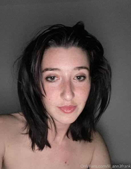 Nacktes geleaktes OnlyFans-Foto von Anne Frank