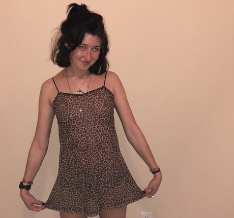 Nacktes geleaktes OnlyFans-Foto von Anne Frank