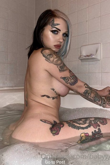 Nacktes geleaktes OnlyFans-Foto von Baby Goth