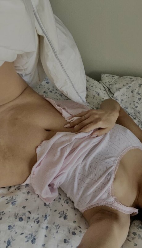 Nacktes geleaktes OnlyFans-Foto von Milaloolemon