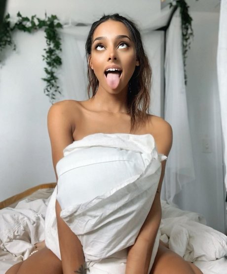 Nacktes geleaktes OnlyFans-Foto von Angel Rhodes