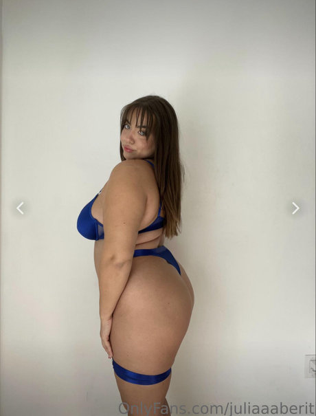 Nacktes geleaktes OnlyFans-Foto von Julia Berit