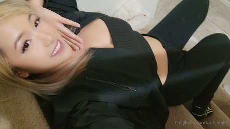 Nacktes geleaktes OnlyFans-Foto von Annjelaifu