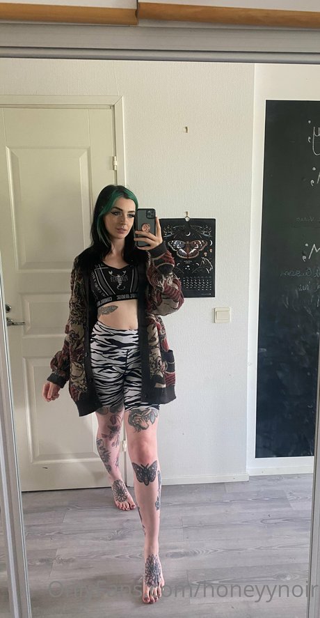 Nacktes geleaktes OnlyFans-Foto von Honeyy Noir