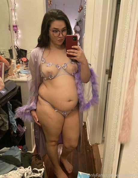 Nacktes geleaktes OnlyFans-Foto von Kellijellibelli