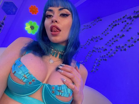 Nacktes geleaktes OnlyFans-Foto von Jewelzblu