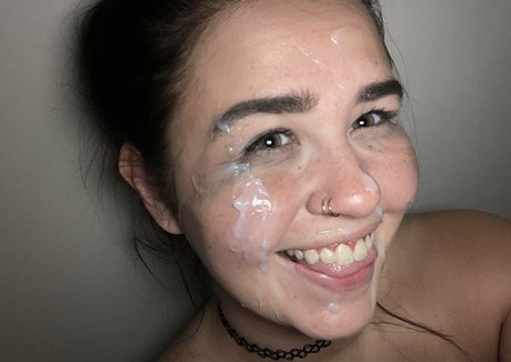 Nacktes geleaktes OnlyFans-Foto von Maddie May