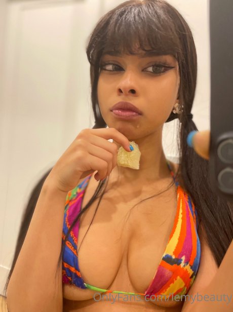 Nacktes geleaktes OnlyFans-Foto von Lemy Beauty