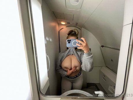 Nacktes geleaktes OnlyFans-Foto von Emmy