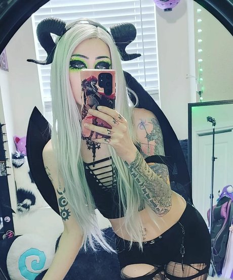 Nacktes geleaktes OnlyFans-Foto von Ladysurvival