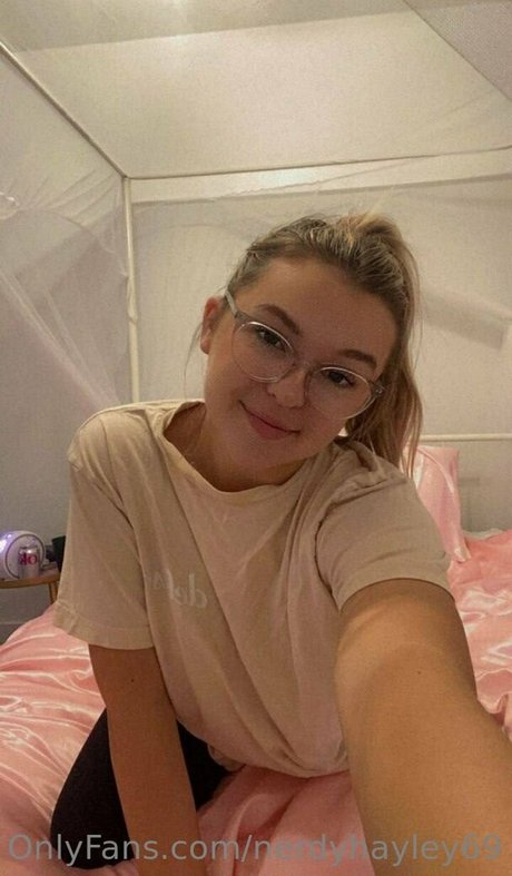 Nacktes geleaktes OnlyFans-Foto von Nerdyhayley69