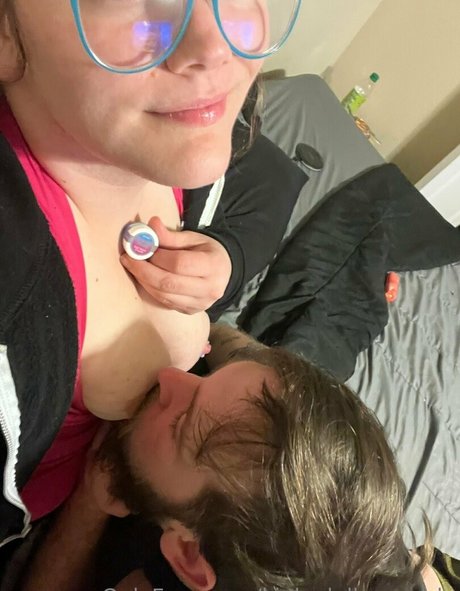 Nacktes geleaktes OnlyFans-Foto von Kinkydallascouple