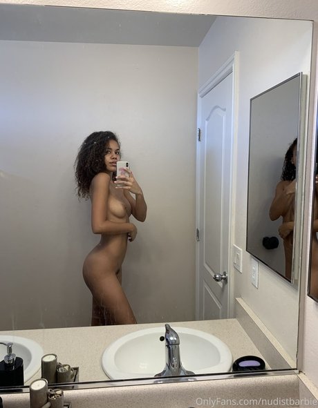 Nacktes geleaktes OnlyFans-Foto von Nudistbarbie