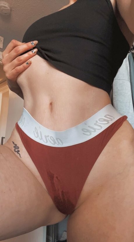 Nacktes geleaktes OnlyFans-Foto von Babyred