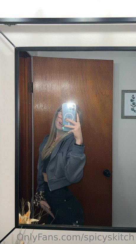 Nacktes geleaktes OnlyFans-Foto von Spicyskitch