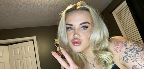 Nacktes geleaktes OnlyFans-Foto von Ashleygoeswild