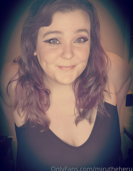 Nacktes geleaktes OnlyFans-Foto von Mirutheheru