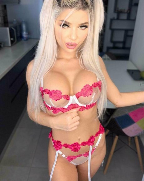 Wifebigboobs