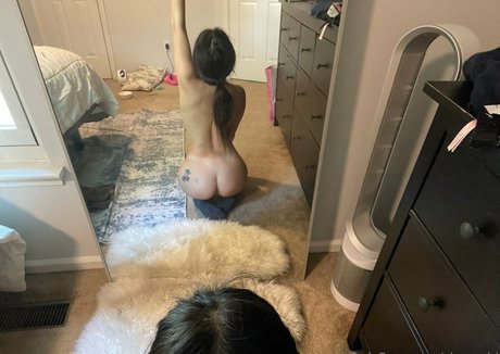 Nacktes geleaktes OnlyFans-Foto von Skyewrld