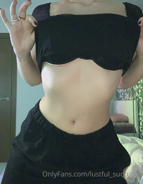 Nacktes geleaktes OnlyFans-Foto von Lustfulsuccubus