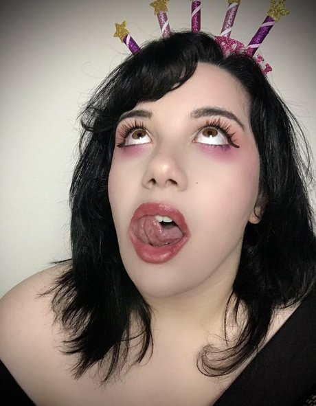 Nacktes geleaktes OnlyFans-Foto von Demonlewds