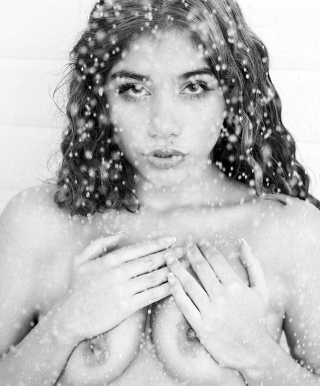 Nacktes geleaktes OnlyFans-Foto von Marinagoldxx