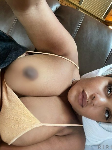Nacktes geleaktes OnlyFans-Foto von Weloveriri