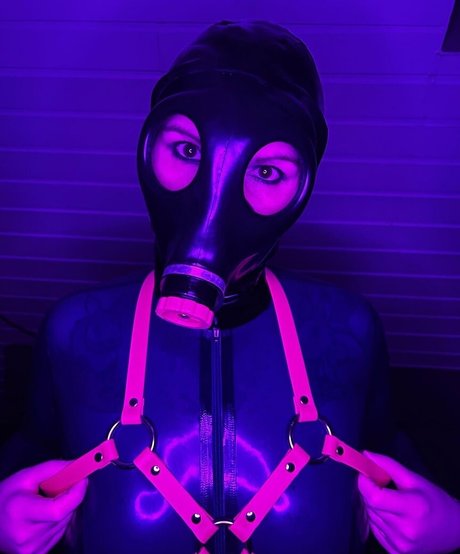 Nacktes geleaktes OnlyFans-Foto von Heavyrubberettefree