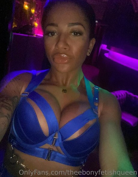 Nacktes geleaktes OnlyFans-Foto von Theebonyfetishqueen