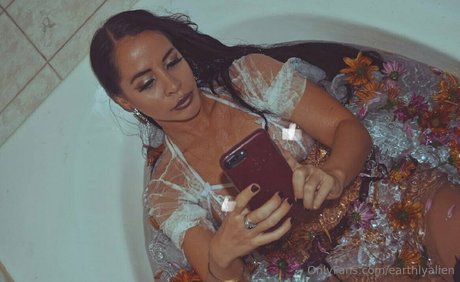 Nacktes geleaktes OnlyFans-Foto von Earthlyalien