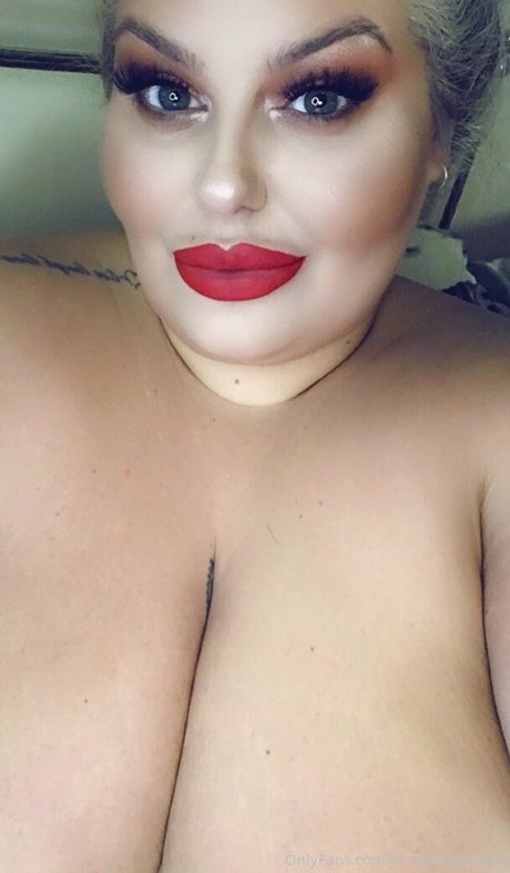 Nacktes geleaktes OnlyFans-Foto von Bustybroganxxx