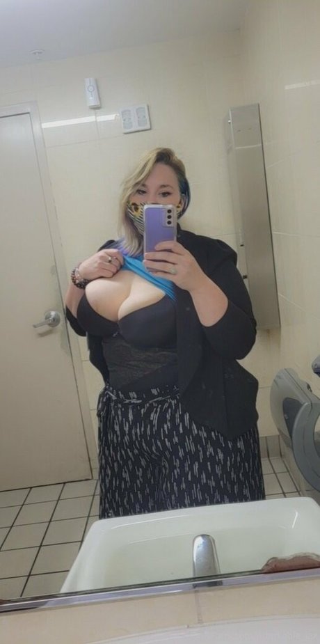 Nacktes geleaktes OnlyFans-Foto von Princesspeachrings