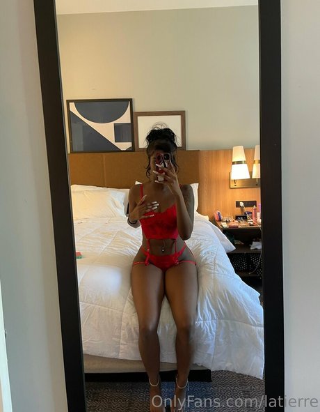 Nacktes geleaktes OnlyFans-Foto von Latierre