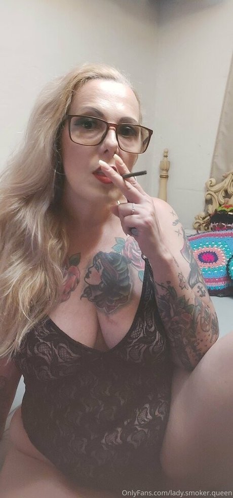 Lady.smoker.queen