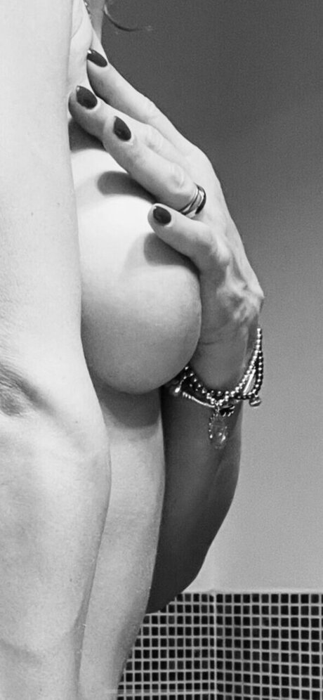 Nacktes geleaktes OnlyFans-Foto von Sophie Only