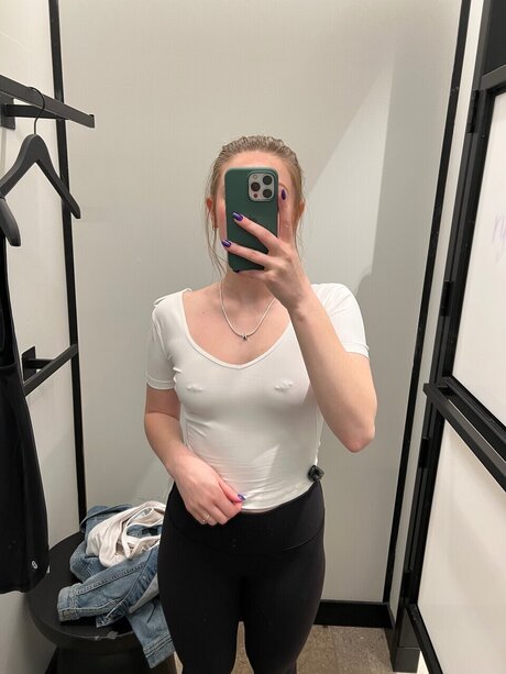 Nacktes geleaktes OnlyFans-Foto von Lucy