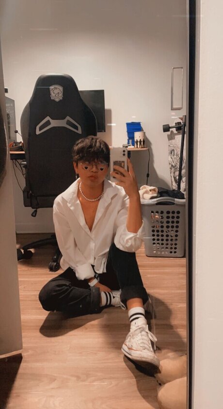 Nacktes geleaktes OnlyFans-Foto von Eddxe
