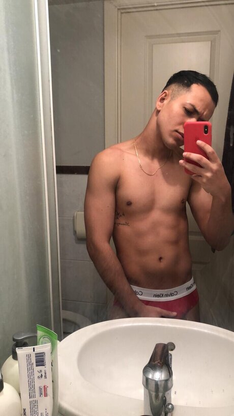 Nacktes geleaktes OnlyFans-Foto von Enrico Sanchez