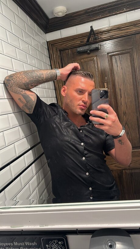 Nacktes geleaktes OnlyFans-Foto von Luke