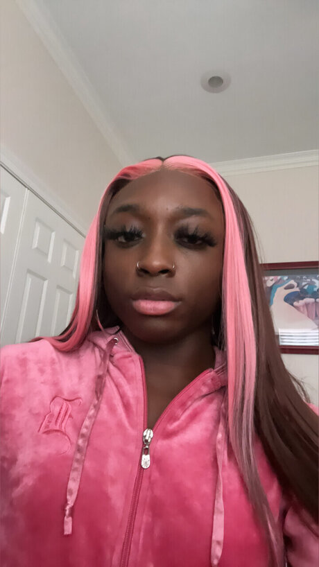 Nacktes geleaktes OnlyFans-Foto von Lola 